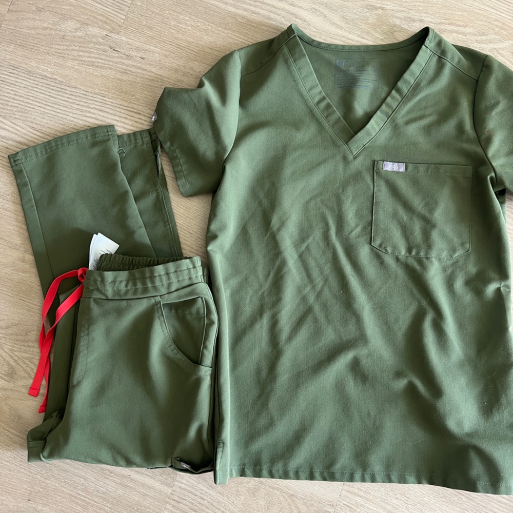 Figs Scrub Set
